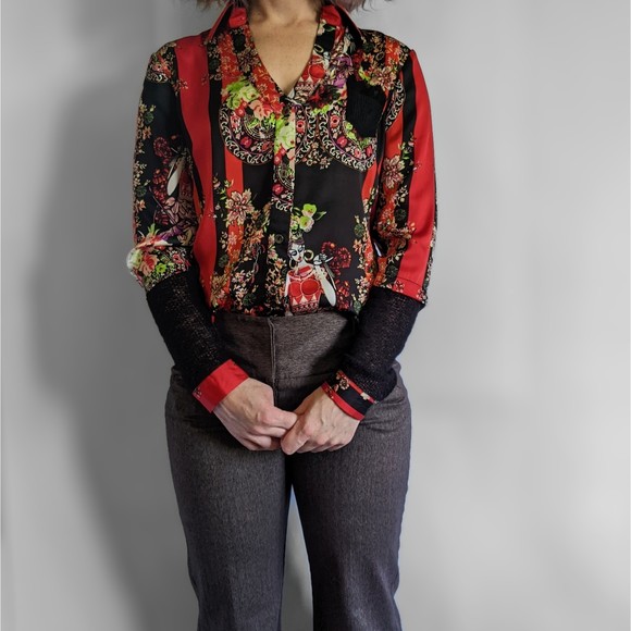 Abstract, multi-material button up. Red & black w/ floral & geisha print. US 6 - Picture 5 of 12